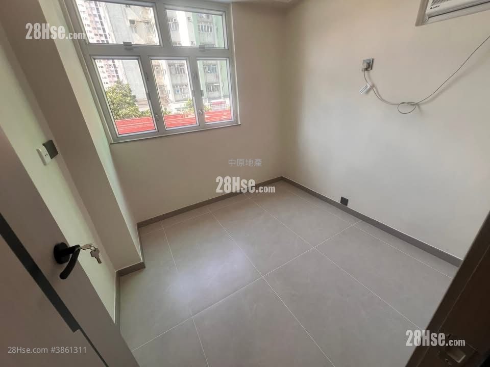 Kam Men Mansion Sell 2 Bedrooms , 1 Bathroom 378 ft²
