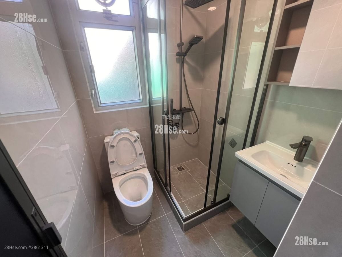 Kam Men Mansion Sell 2 Bedrooms , 1 Bathroom 378 ft²