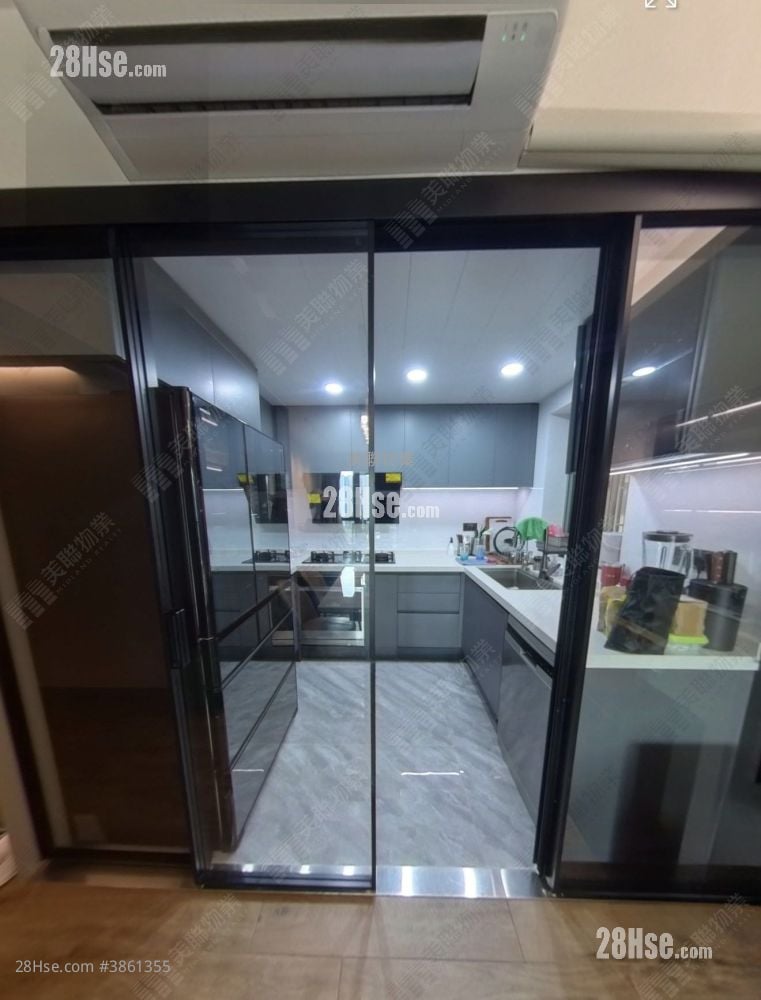 Residence Oasis Sell 3 Bedrooms , 2 Bathrooms 745 ft²