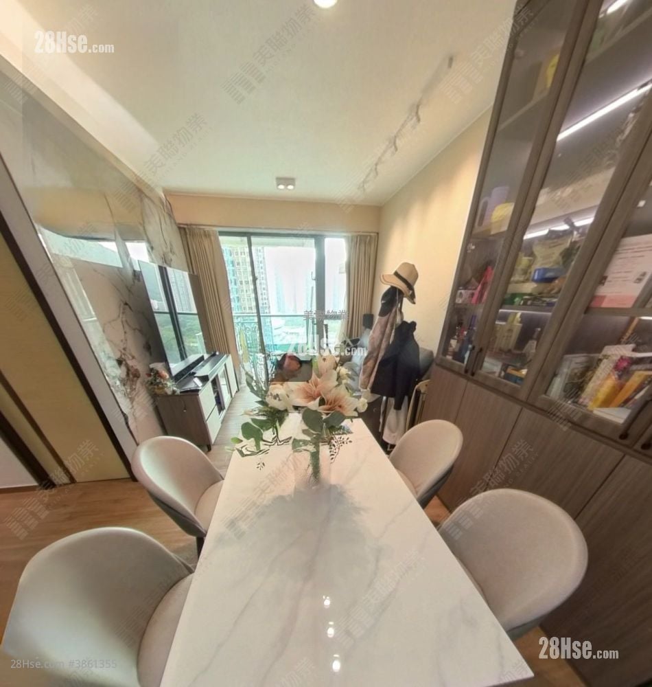 Residence Oasis Sell 3 Bedrooms , 2 Bathrooms 745 ft²