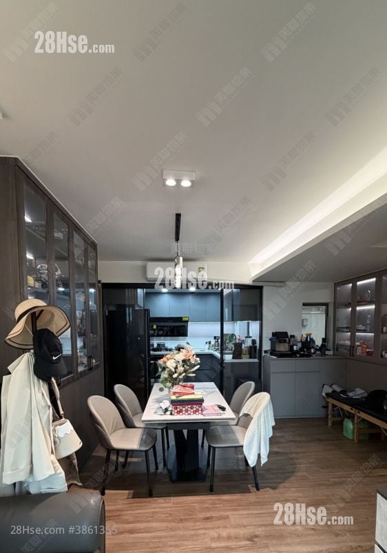 Residence Oasis Sell 3 Bedrooms , 2 Bathrooms 745 ft²