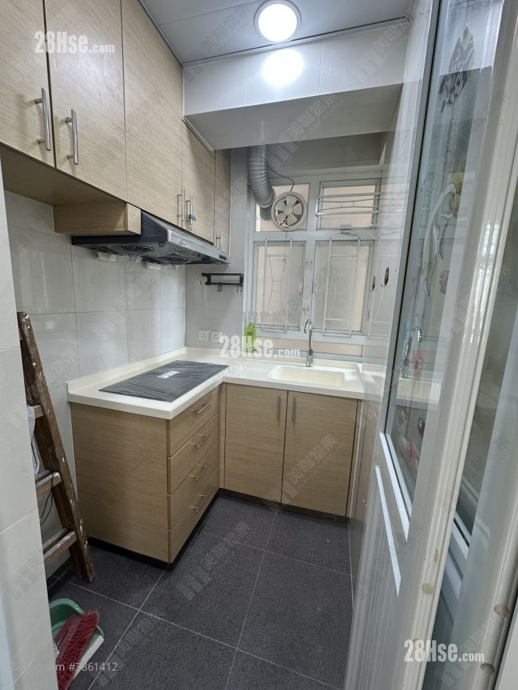 Kai Hei Land Building Sell 2 Bedrooms , 1 Bathroom 316 ft²
