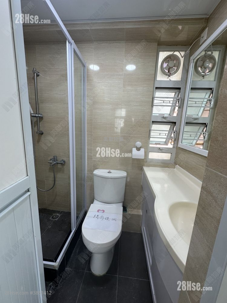 Kai Hei Land Building Sell 2 Bedrooms , 1 Bathroom 316 ft²