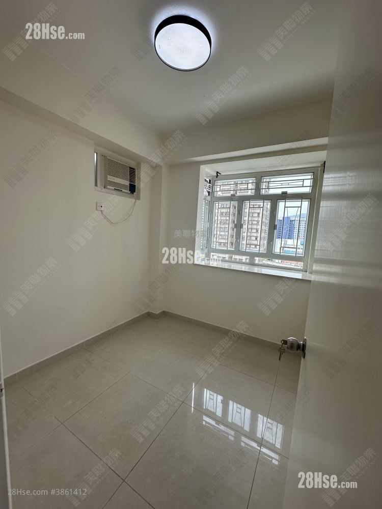 Kai Hei Land Building Sell 2 Bedrooms , 1 Bathroom 316 ft²