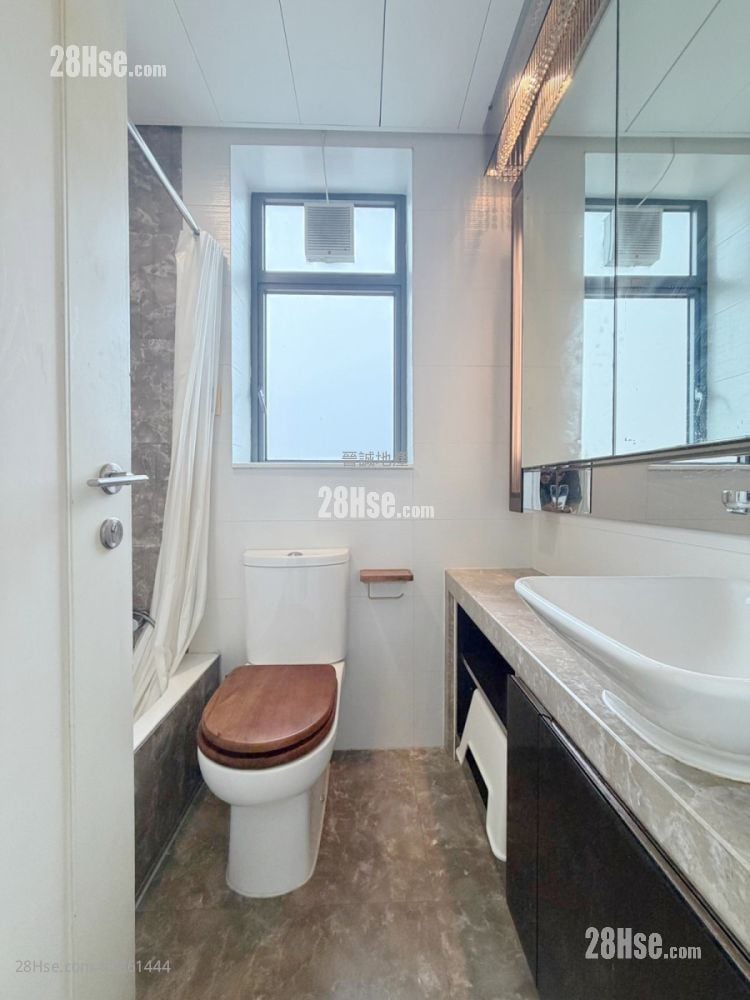 Crown By The Sea Sell 5+ Bedrooms , 3 Bathrooms 1,026 ft²