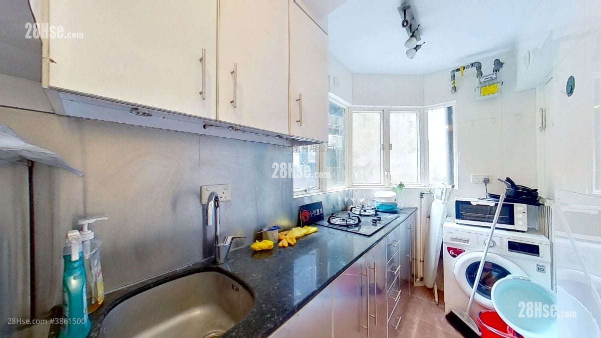 kitchen: Lilian Court Rental 1 Bedroom , 1 Bathroom 333 ft²