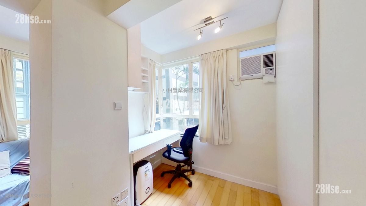 living room: Lilian Court Rental 1 Bedroom , 1 Bathroom 333 ft²