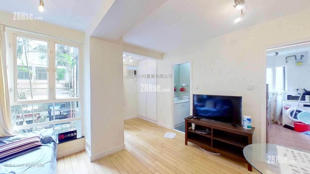 living room: Lilian Court Rental 1 Bedroom , 1 Bathroom 333 ft²