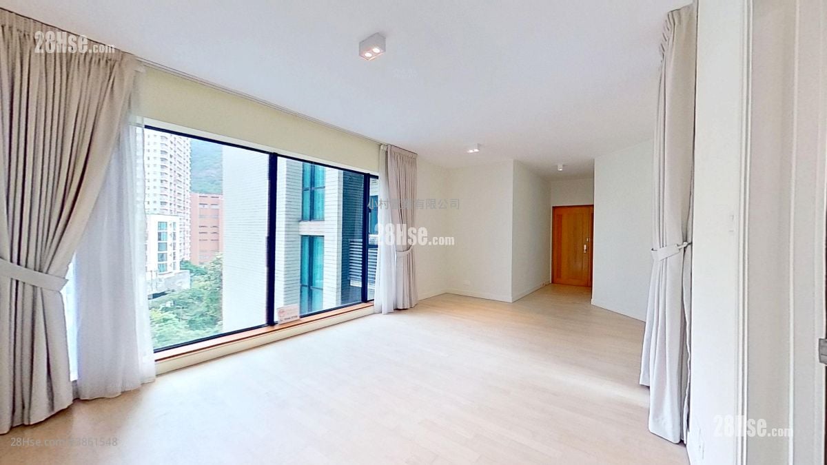 living room: 150 Kennedy Road Rental 3 Bedrooms , 2 Bathrooms 897 ft²