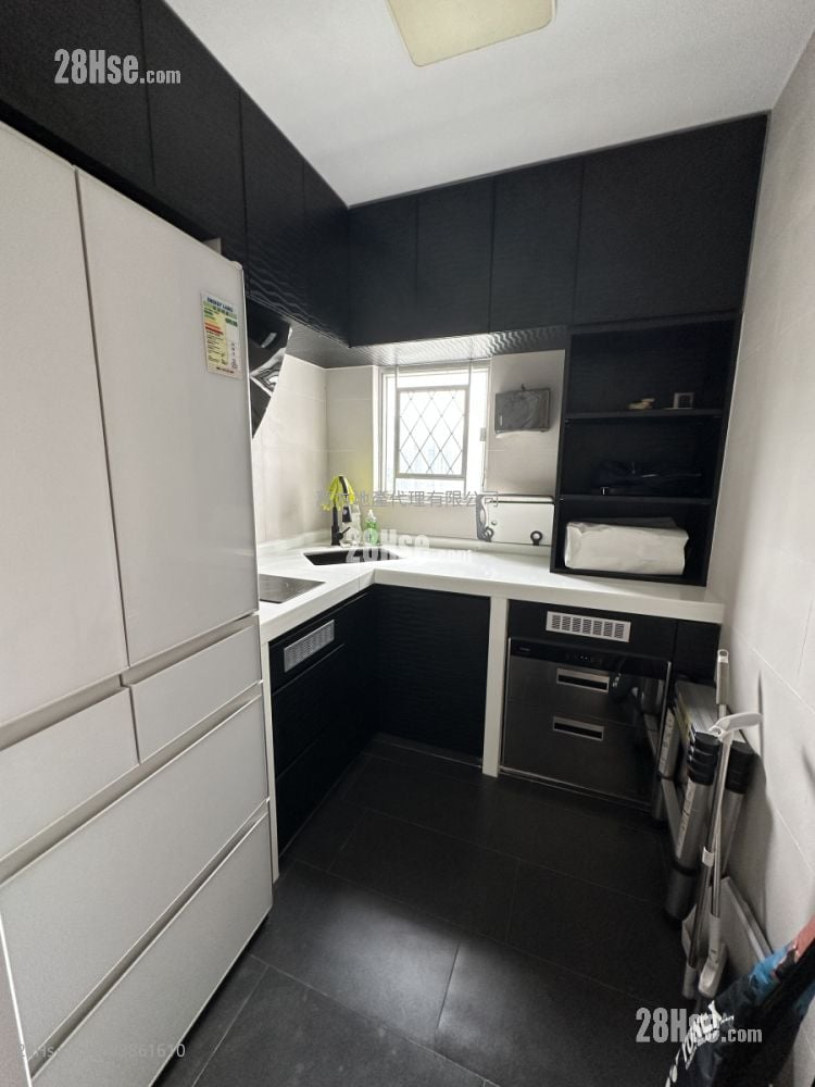 Yu Chui Court Sell 2 Bedrooms , 1 Bathroom 517 ft²