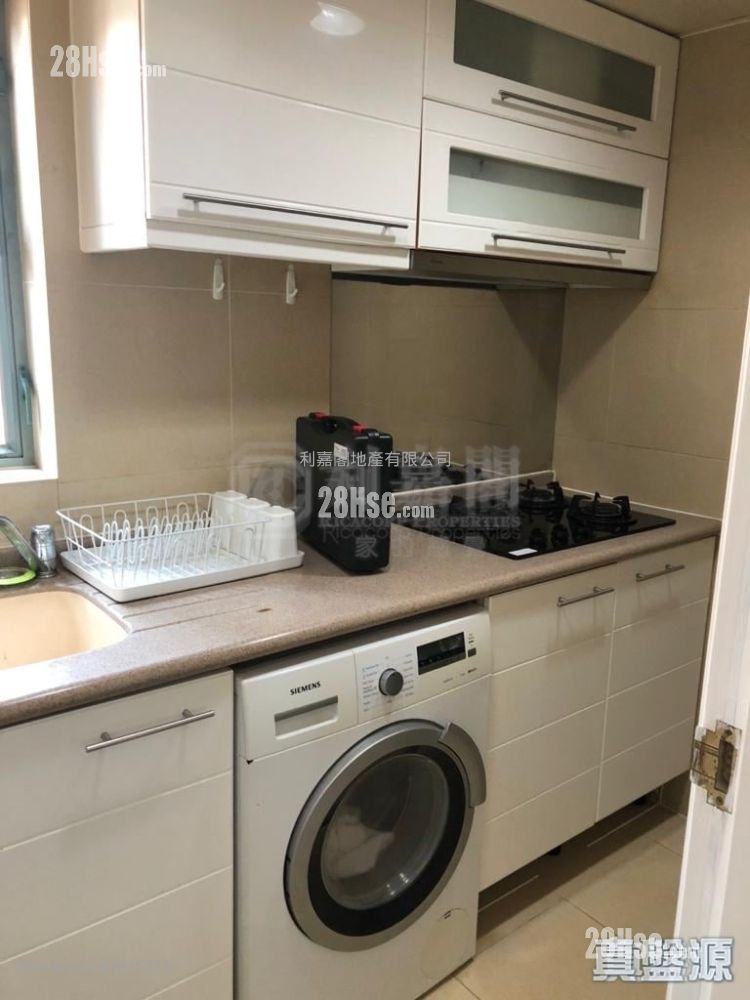Queen's Terrace Sell 1 Bedroom 322 ft²