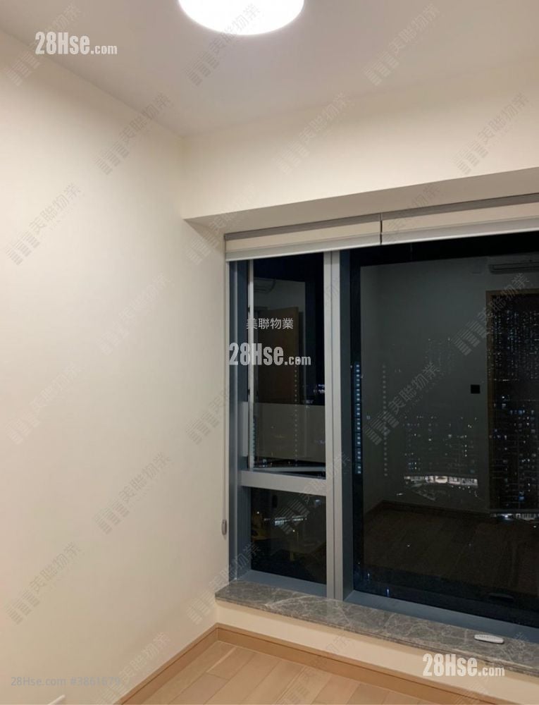 The Parkside Sell 3 Bedrooms 726 ft²
