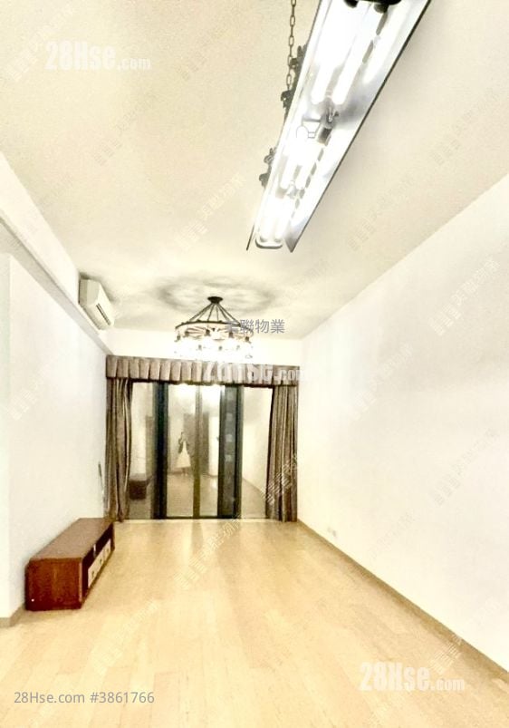 Dragons Range Rental 3 Bedrooms , 3 Bathrooms 964 ft²