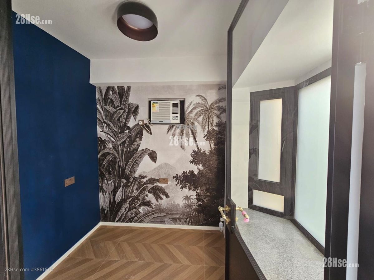 Hing Wong Building Sell 2 Bedrooms 389 ft²