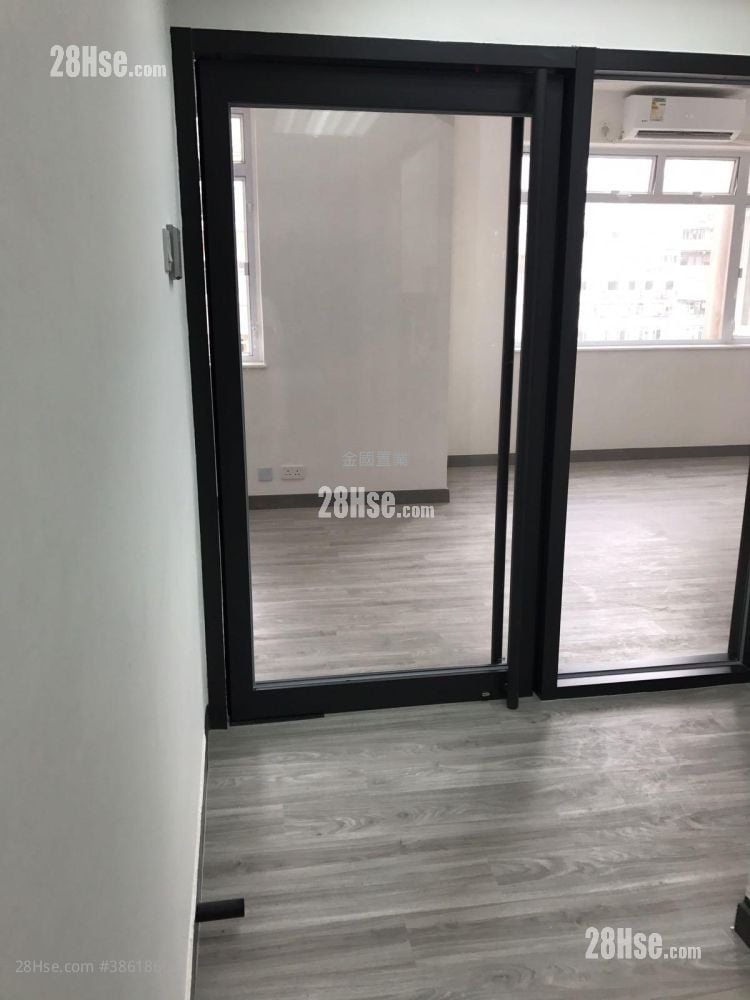 Comfort Building Rental Studio , 3 Bathrooms 786 ft²