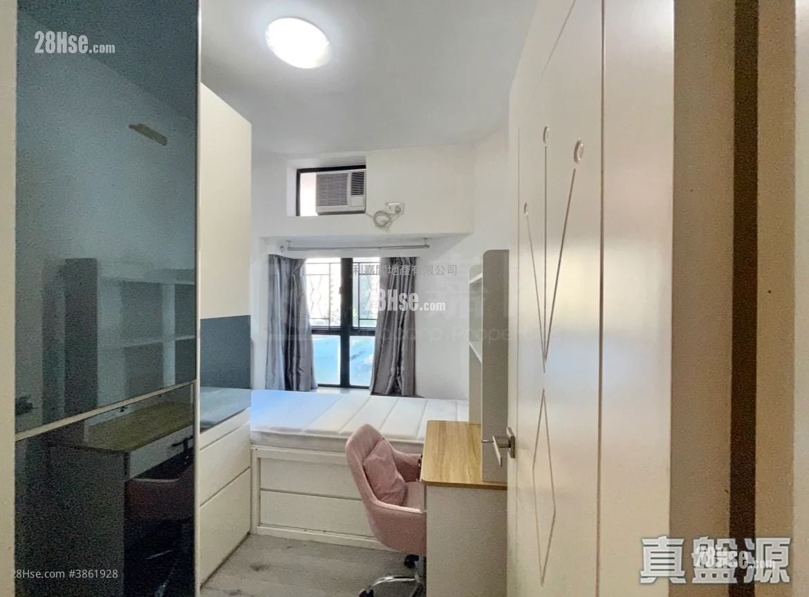 Nan Fung Plaza Rental 3 Bedrooms , 2 Bathrooms 454 ft²