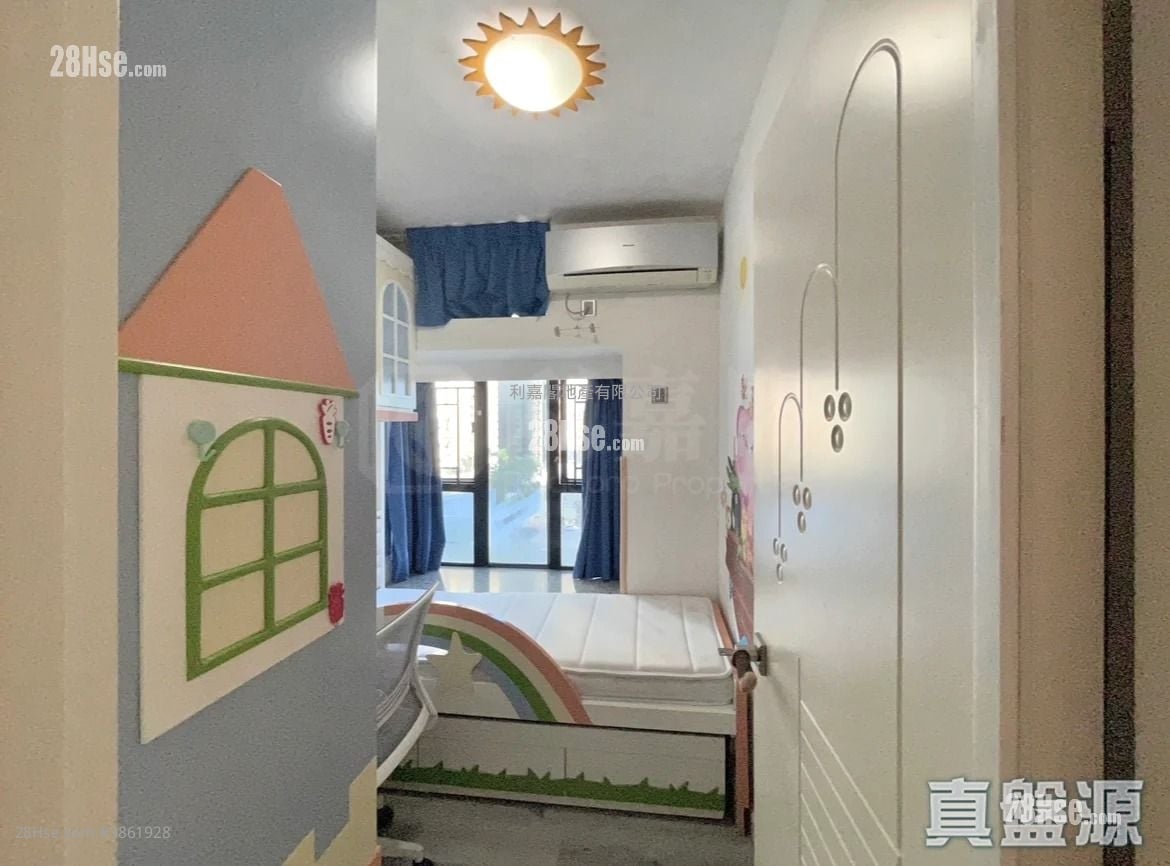 Nan Fung Plaza Rental 3 Bedrooms , 2 Bathrooms 454 ft²