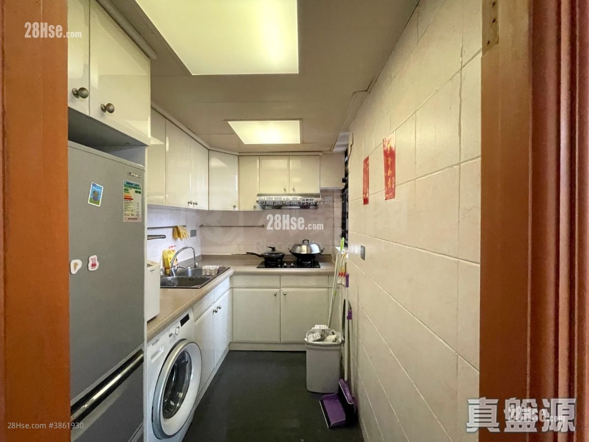 Nan Fung Plaza Rental 3 Bedrooms 607 ft²