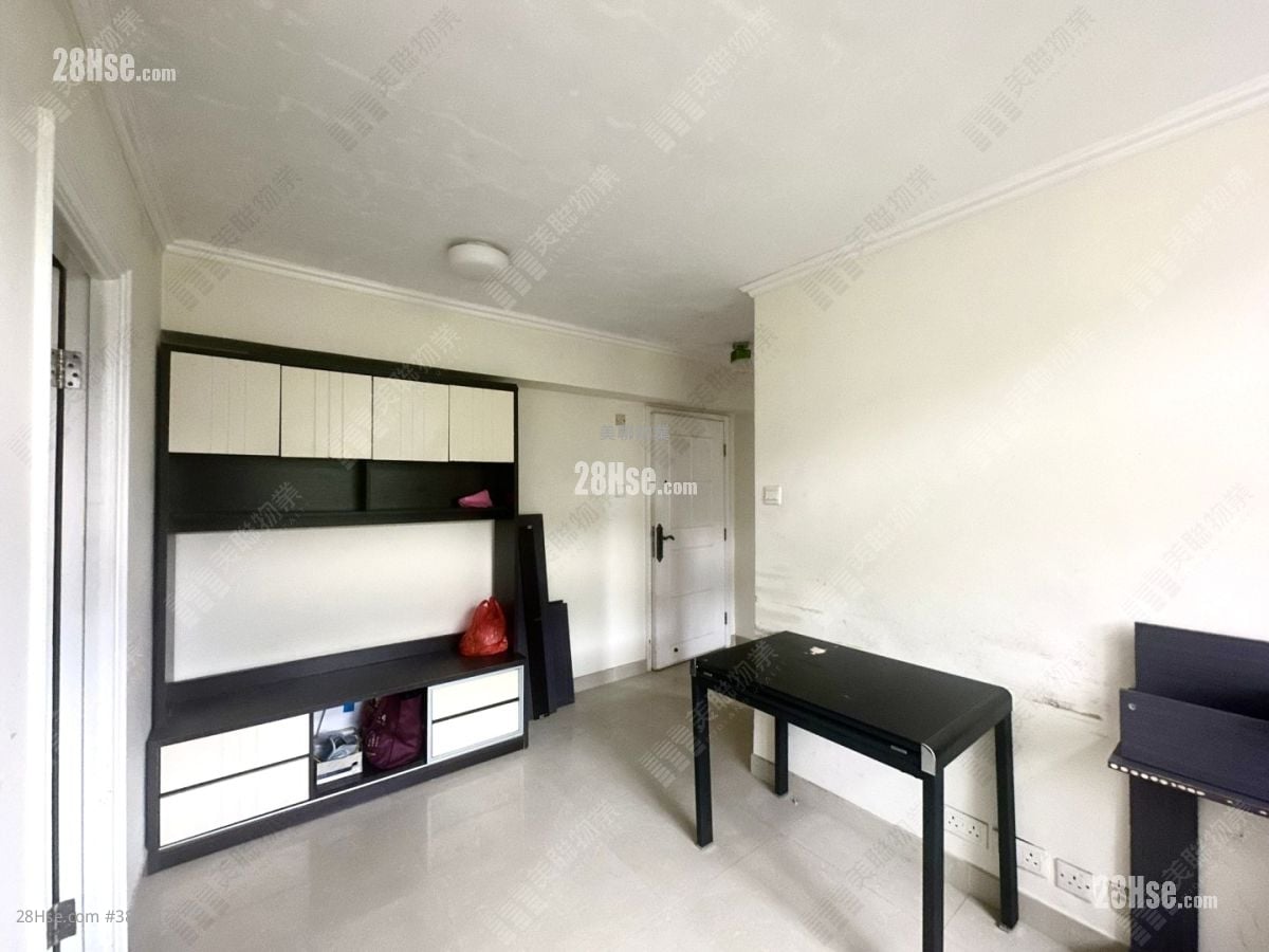 Ching Wah Court Sell 2 Bedrooms , 1 Bathroom 363 ft²