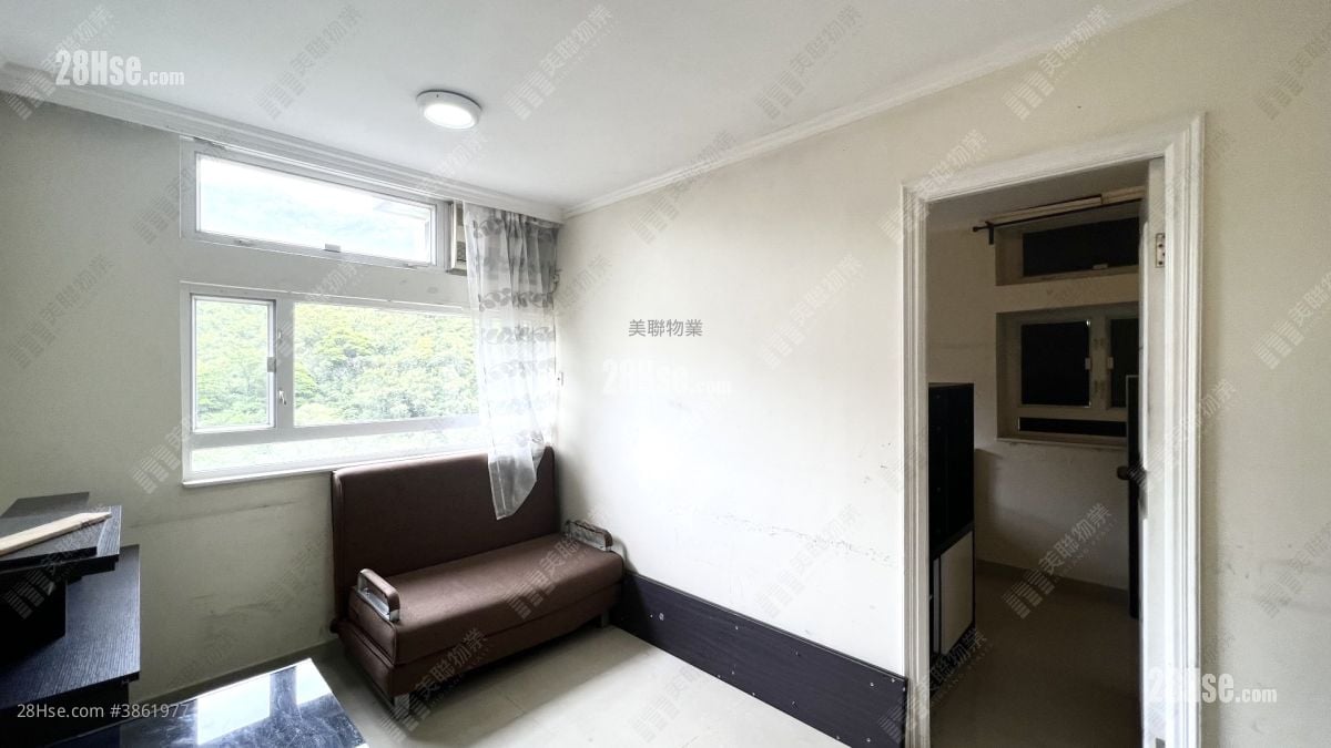 Ching Wah Court Sell 2 Bedrooms , 1 Bathroom 363 ft²