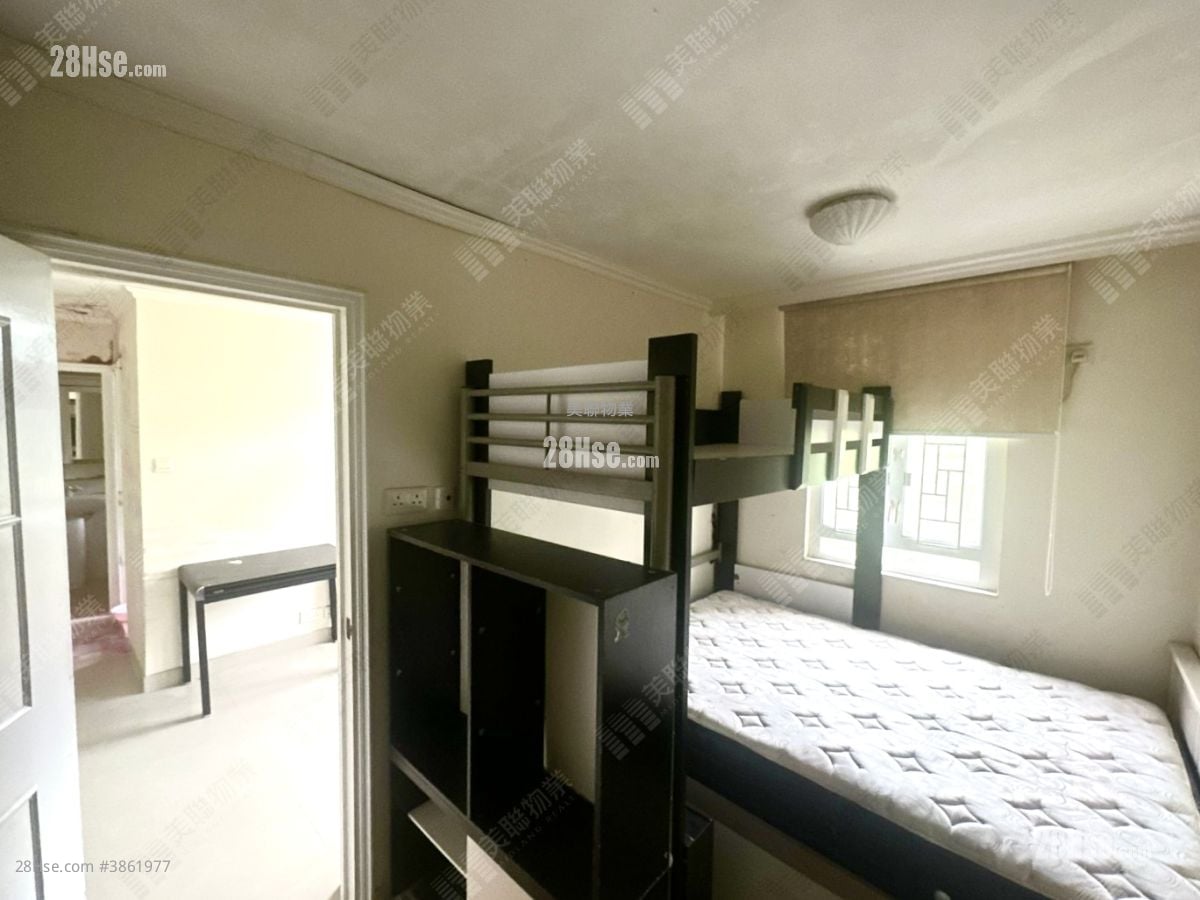 Ching Wah Court Sell 2 Bedrooms , 1 Bathroom 363 ft²