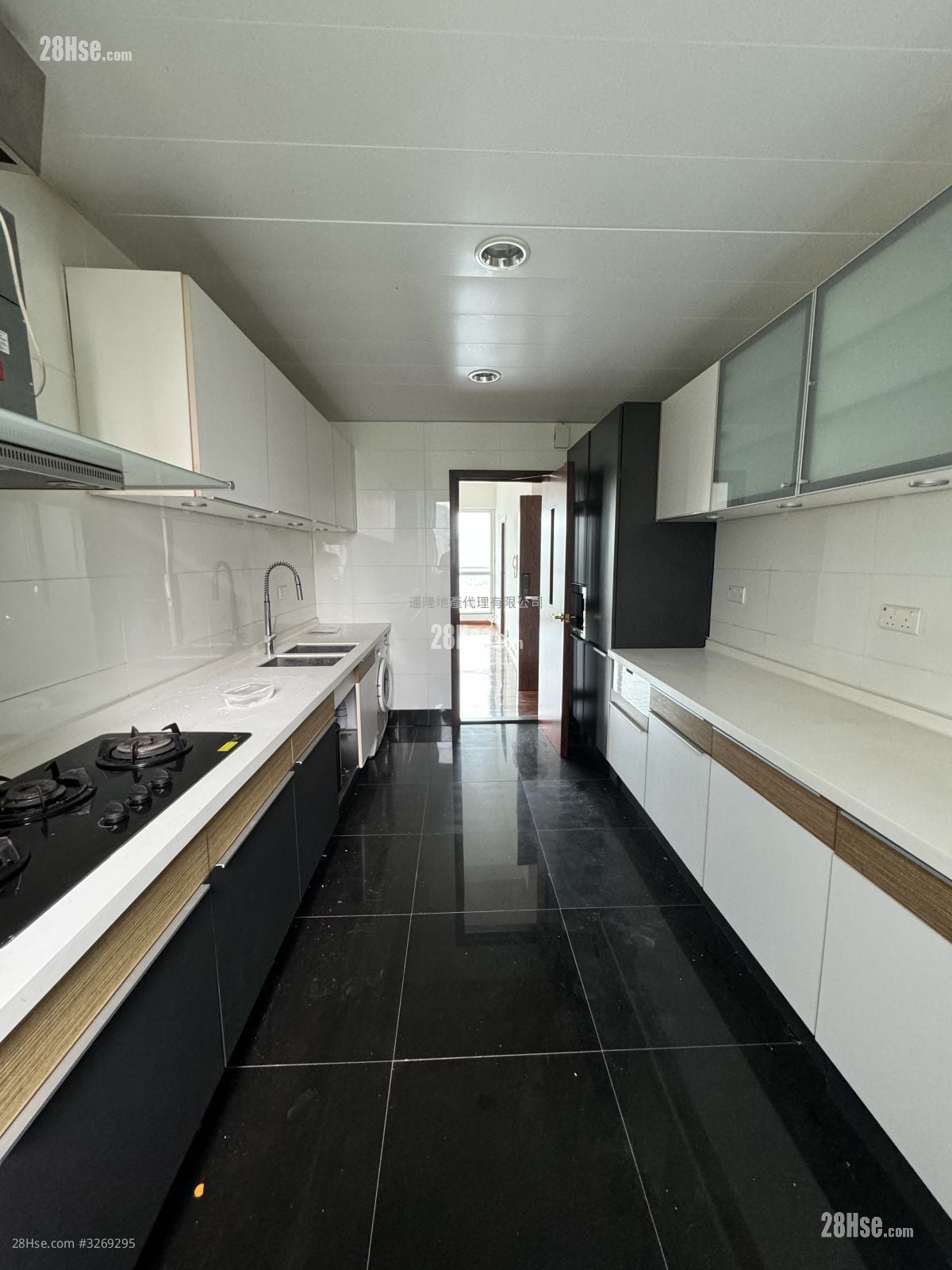 One Kowloon Peak Rental 4 Bedrooms , 2 Bathrooms 1,231 ft²