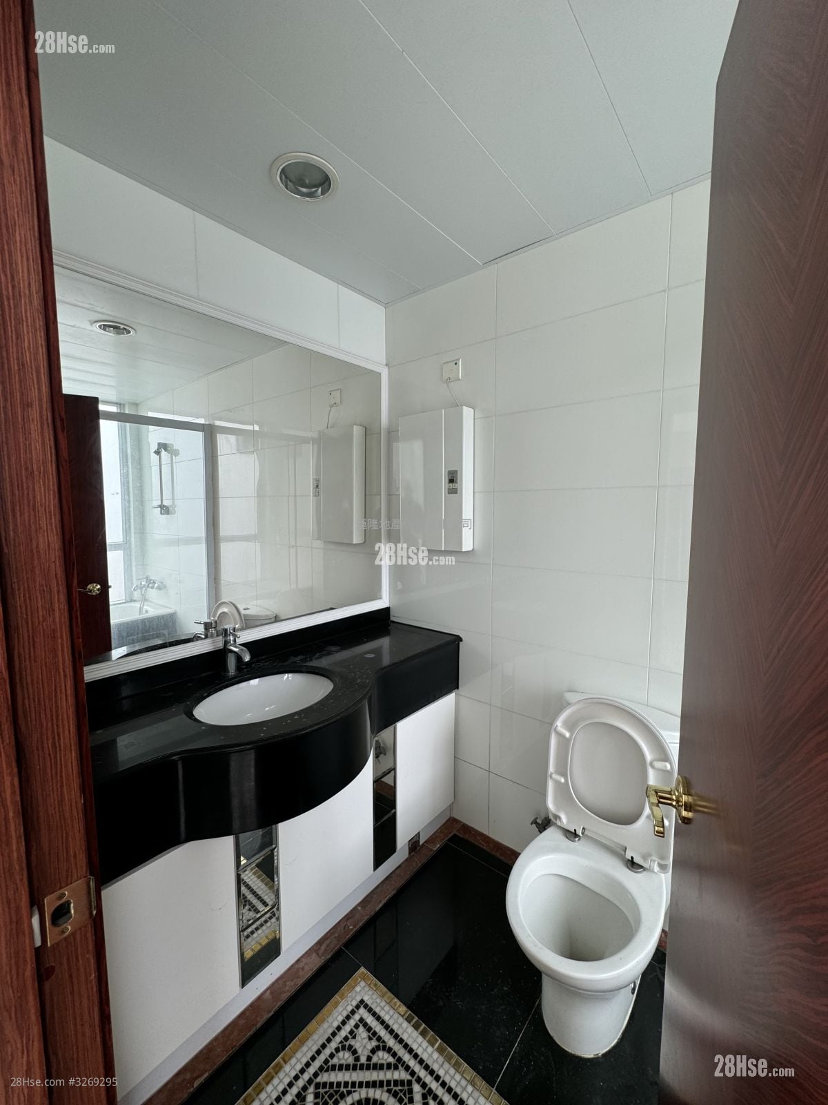 One Kowloon Peak Rental 4 Bedrooms , 2 Bathrooms 1,231 ft²