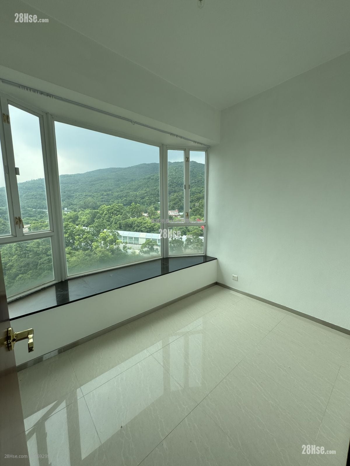 One Kowloon Peak Rental 4 Bedrooms , 2 Bathrooms 1,231 ft²