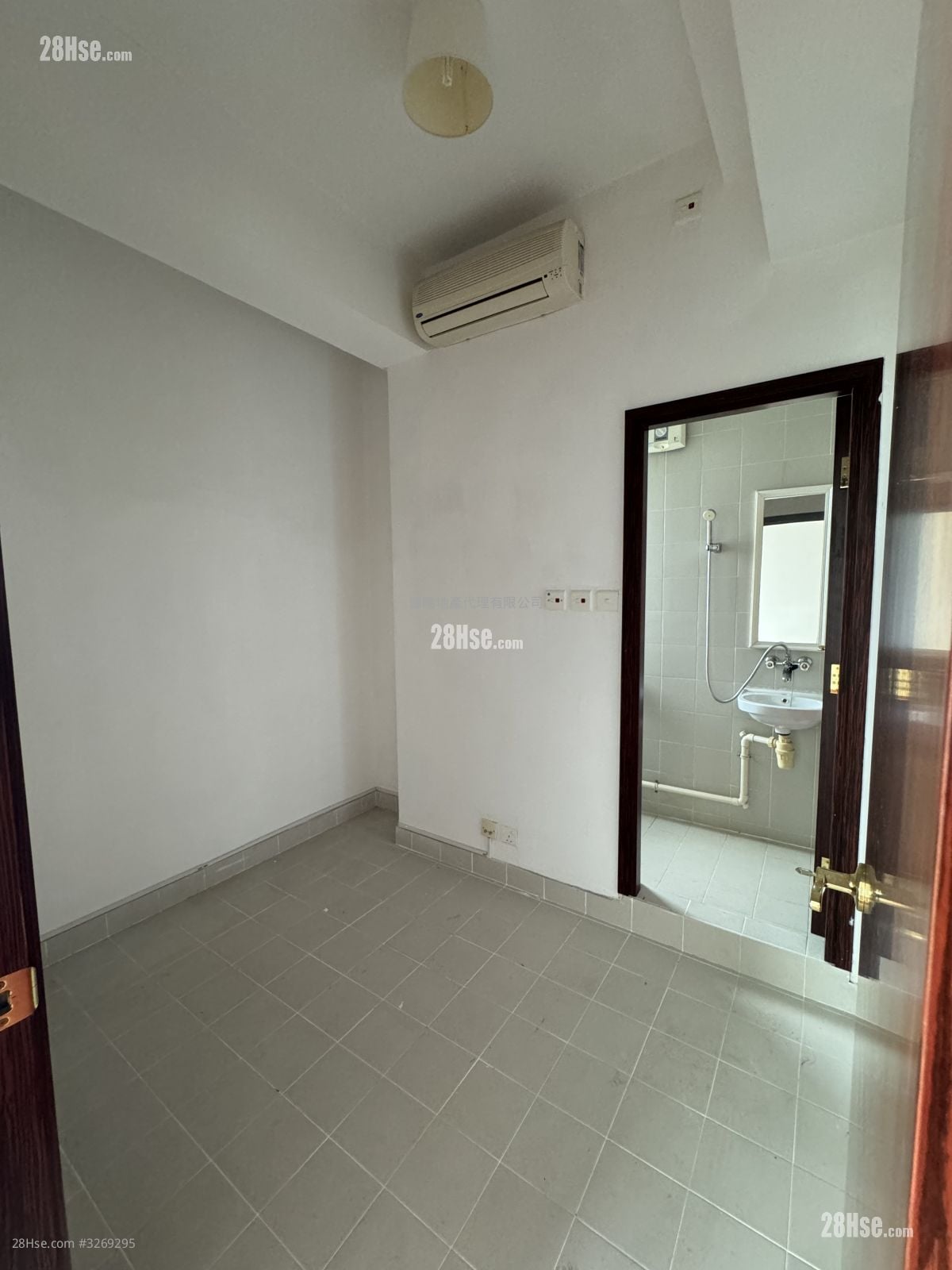 One Kowloon Peak Rental 4 Bedrooms , 2 Bathrooms 1,231 ft²