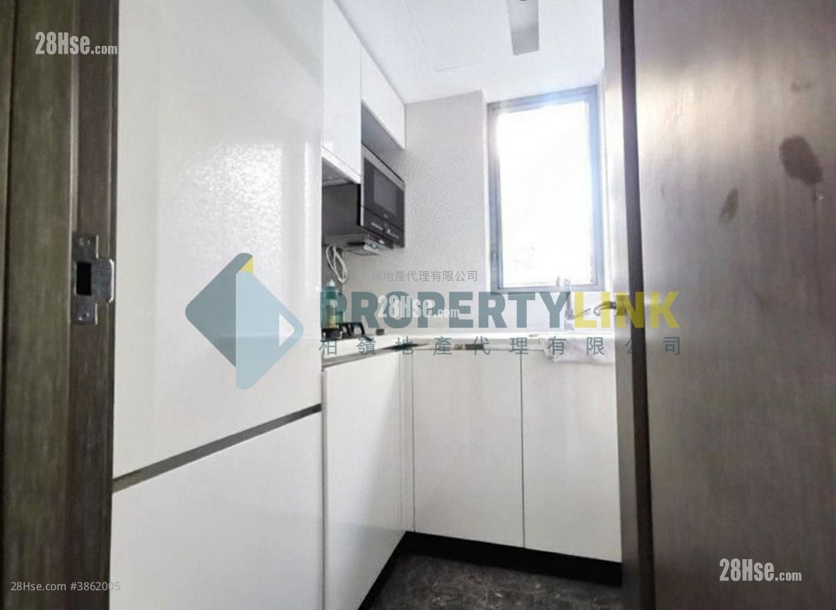 Centrepoint Sell 2 Bedrooms , 1 Bathroom 473 ft²