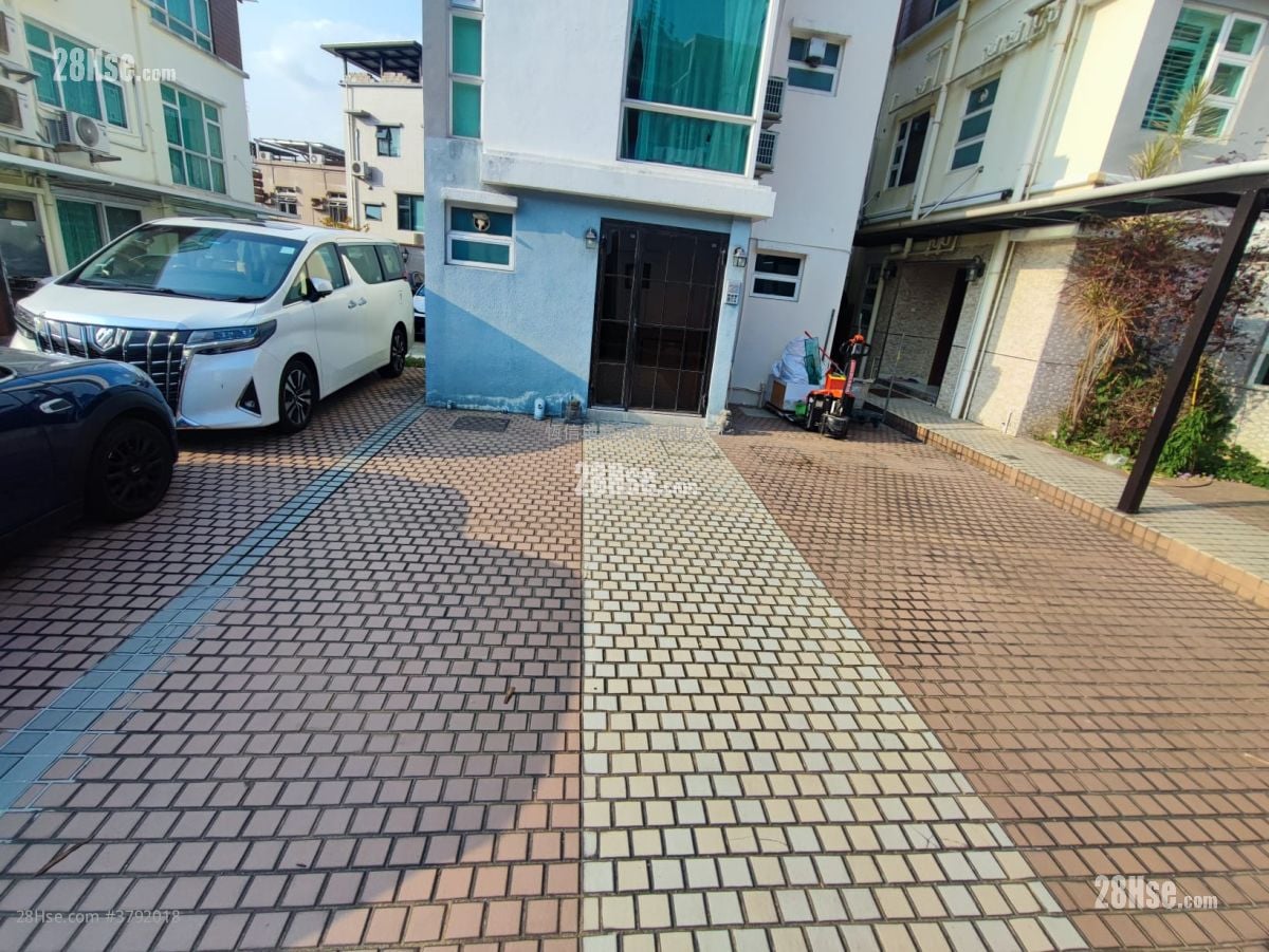 Village Sell 1,950 ft²