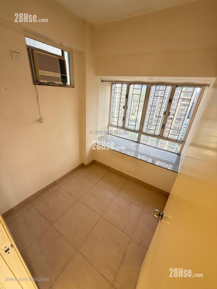 bedroom 1: Man Fung Building Sell 2 Bedrooms , 1 Bathroom 260 ft²