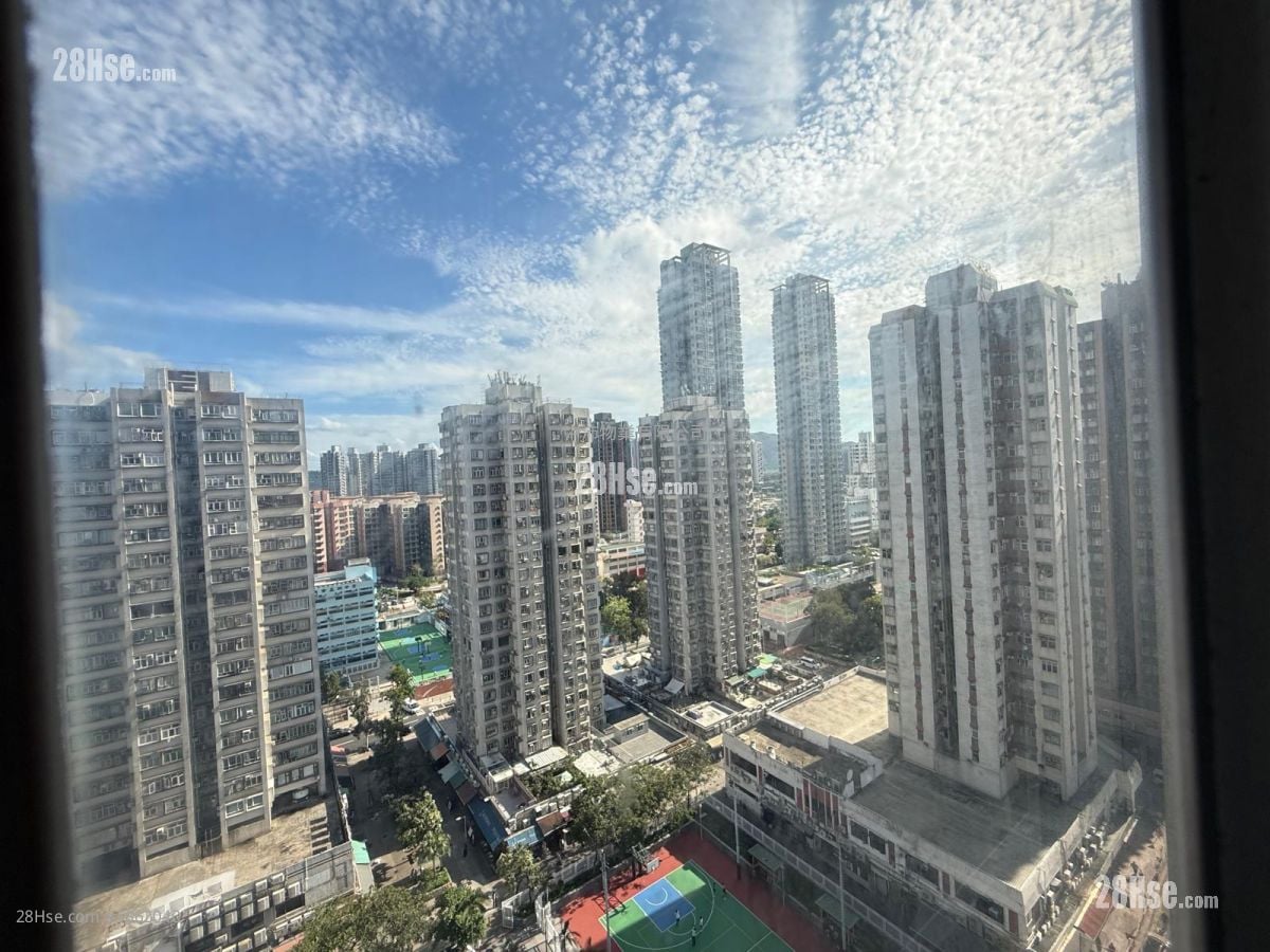 View: Man Fung Building Sell 2 Bedrooms , 1 Bathroom 260 ft²