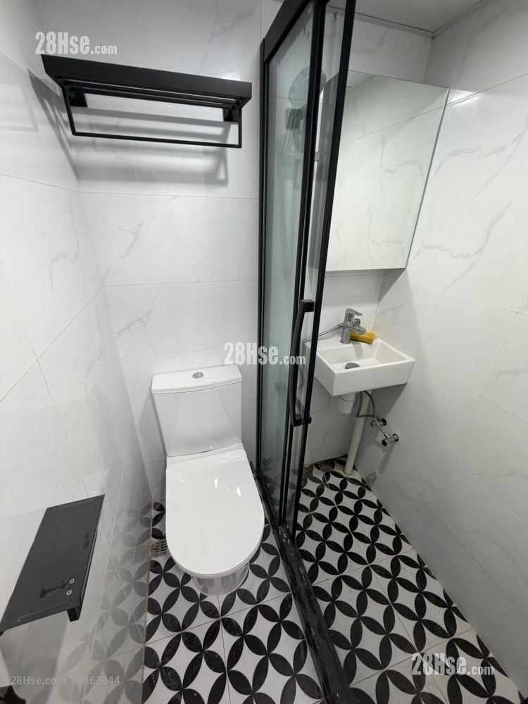 Tai On Building Rental Studio , 1 Bathroom 150 ft²