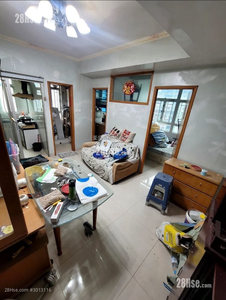 living room: Single-Building Western-Style Building Sell 3 Bedrooms , 1 Bathroom 471 ft²