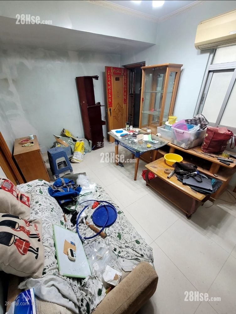 living room: Single-Building Western-Style Building Sell 3 Bedrooms , 1 Bathroom 471 ft²
