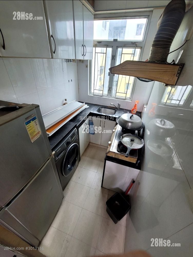 kitchen: Single-Building Western-Style Building Sell 3 Bedrooms , 1 Bathroom 471 ft²