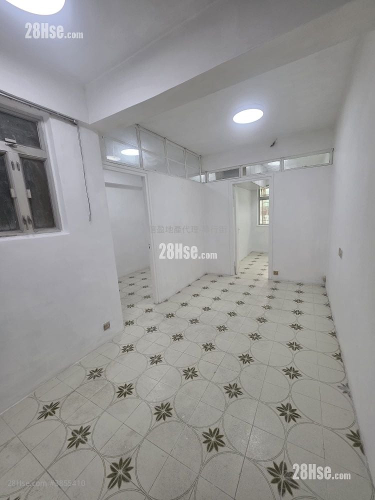 Hung Fuk Building Sell 3 Bedrooms , 1 Bathroom 435 ft²