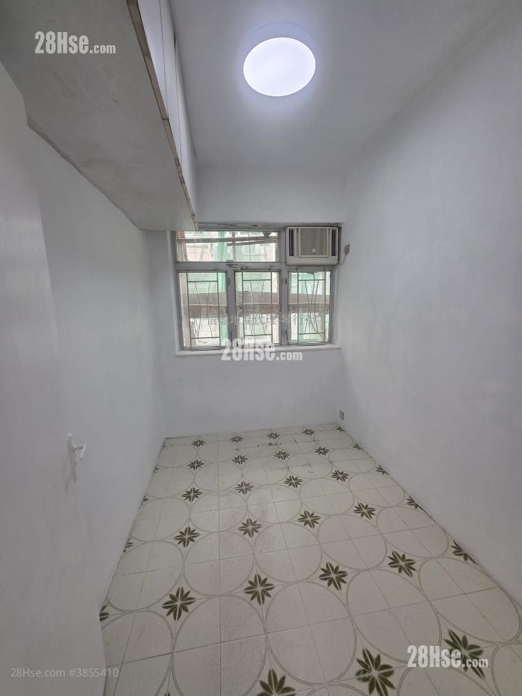 Hung Fuk Building Sell 3 Bedrooms , 1 Bathroom 435 ft²