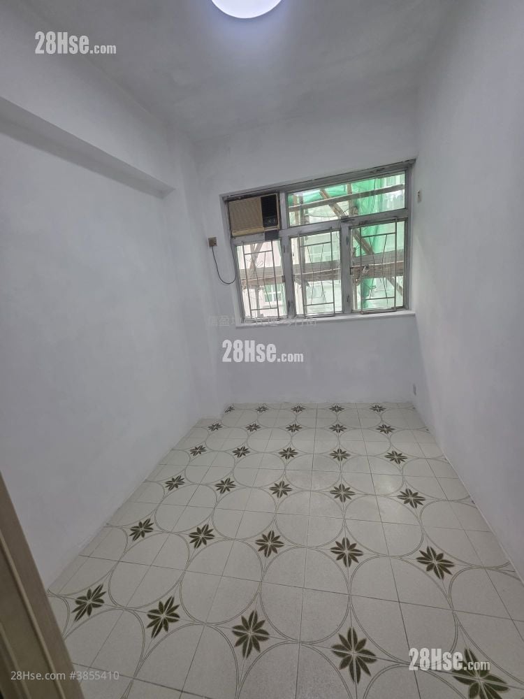 Hung Fuk Building Sell 3 Bedrooms , 1 Bathroom 435 ft²