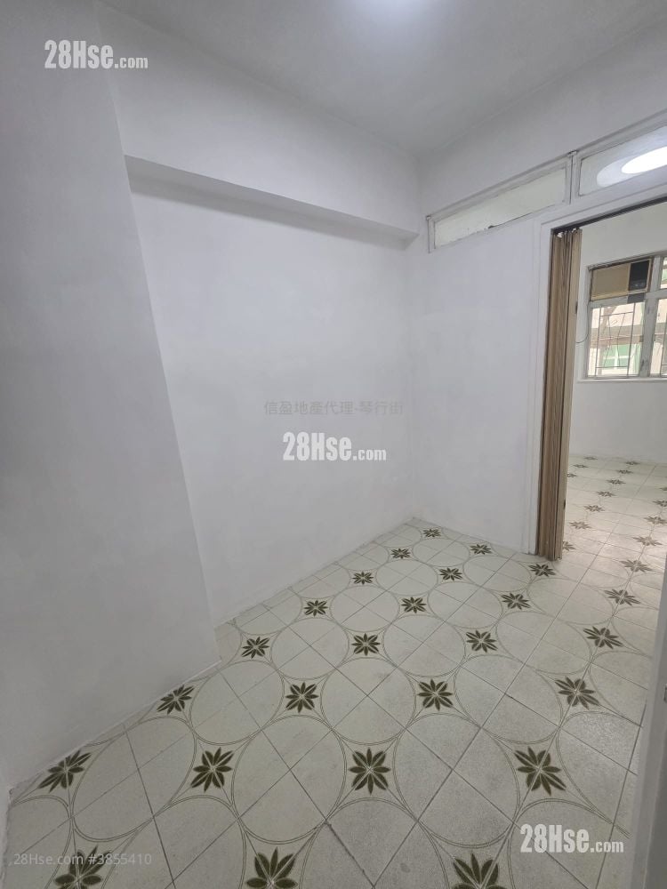 Hung Fuk Building Sell 3 Bedrooms , 1 Bathroom 435 ft²