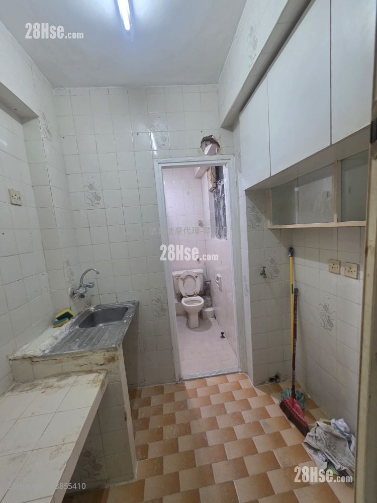 Hung Fuk Building Sell 3 Bedrooms , 1 Bathroom 435 ft²