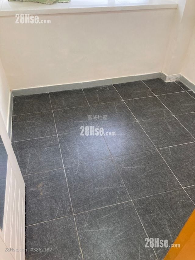 Yik Fat Building Sell 1 Bedroom , 1 Bathroom 252 ft²