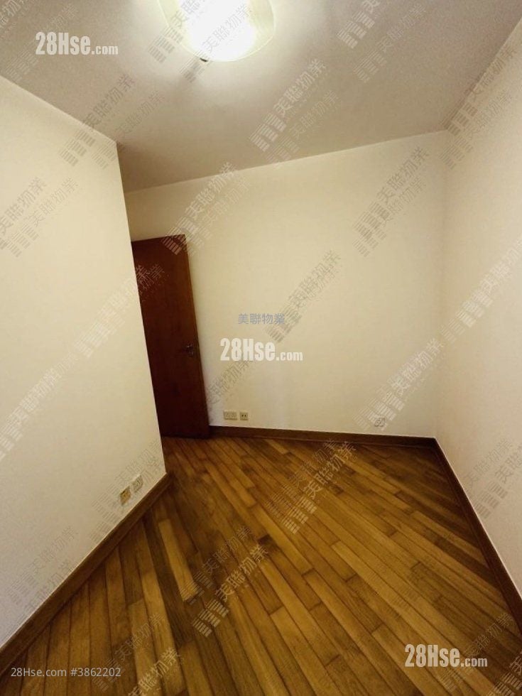 Park Central Sell 2 Bedrooms , 1 Bathroom 465 ft²