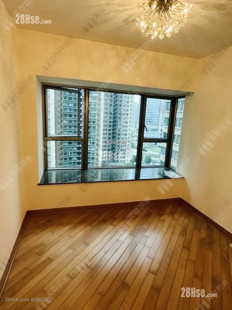 Park Central Sell 2 Bedrooms , 1 Bathroom 465 ft²