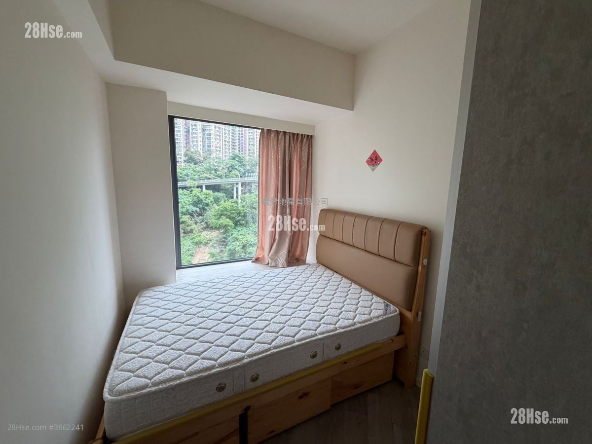 Fleur Pavilia Rental 823 ft²