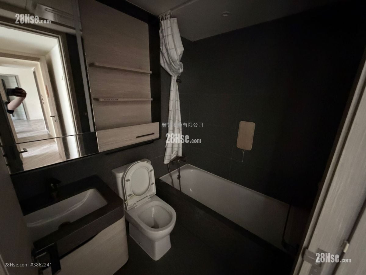 Fleur Pavilia Rental 823 ft²