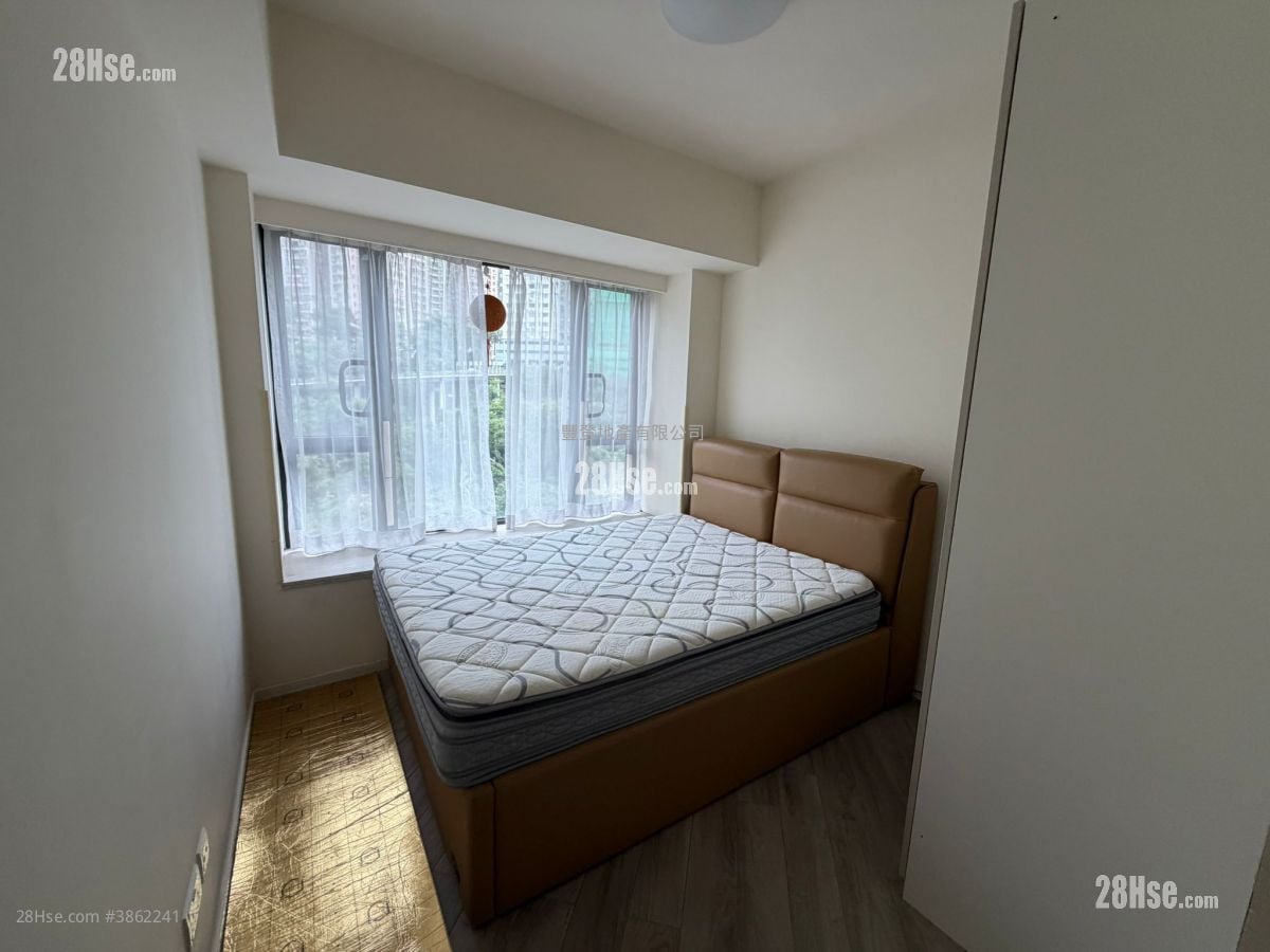 Fleur Pavilia Rental 823 ft²