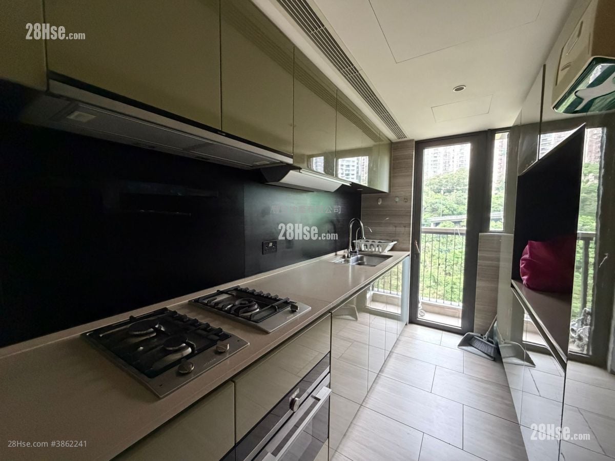 Fleur Pavilia Rental 823 ft²