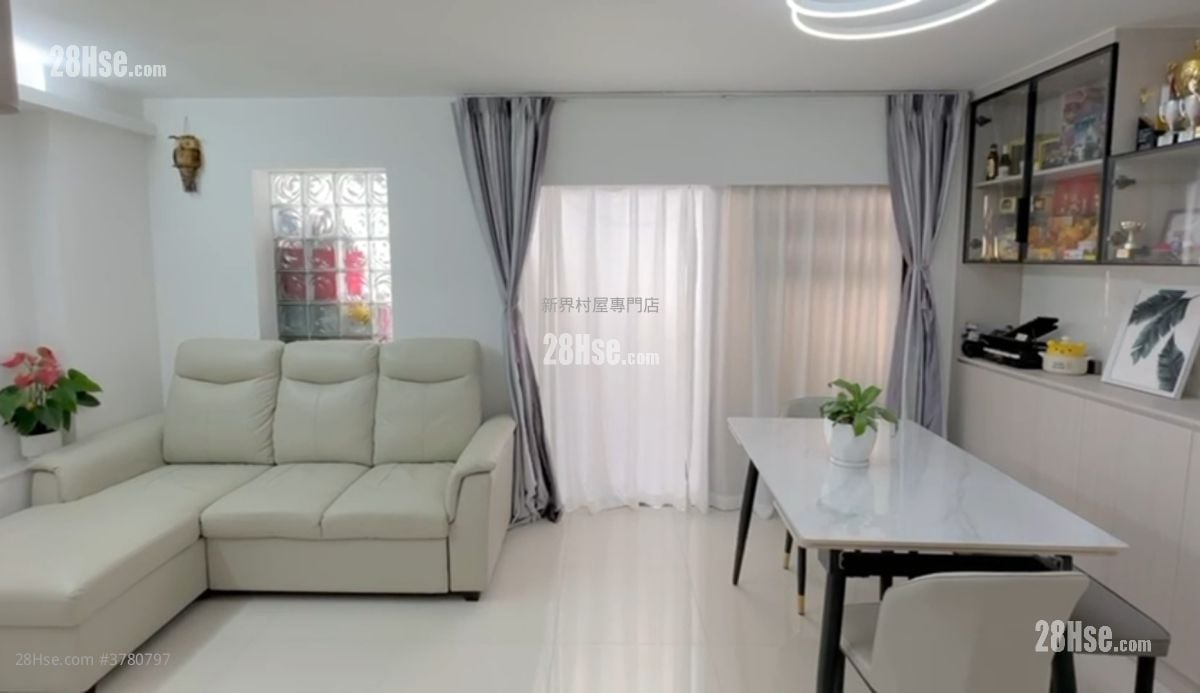 Village Sell 700 ft²